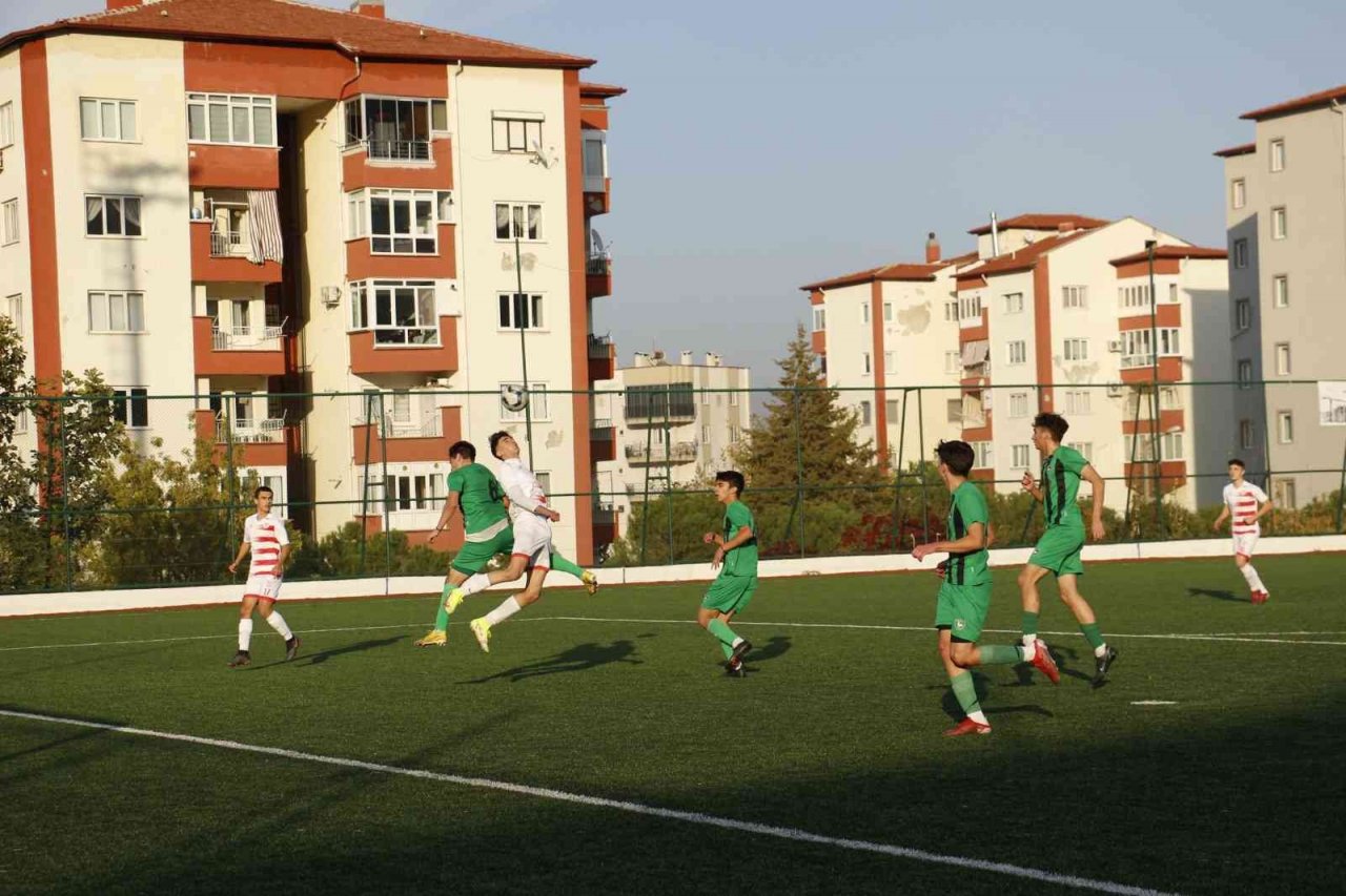 Genç horozlar Pendikspor’u 3 gol ile uğurladı