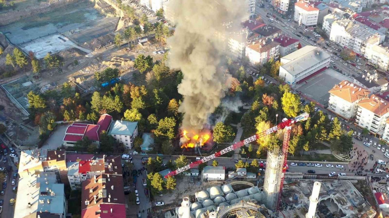 Sivas’ta korkutan yangında kundaklama şüphesi