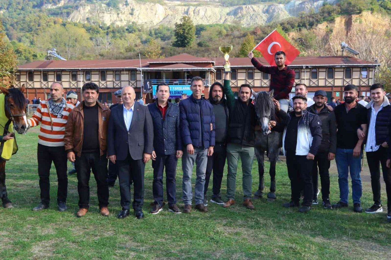 Ordu’da atlar, Ata için koştu