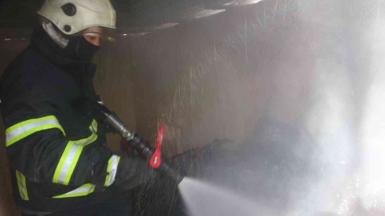 İkamet çatısında çıkan yangın korkuttu