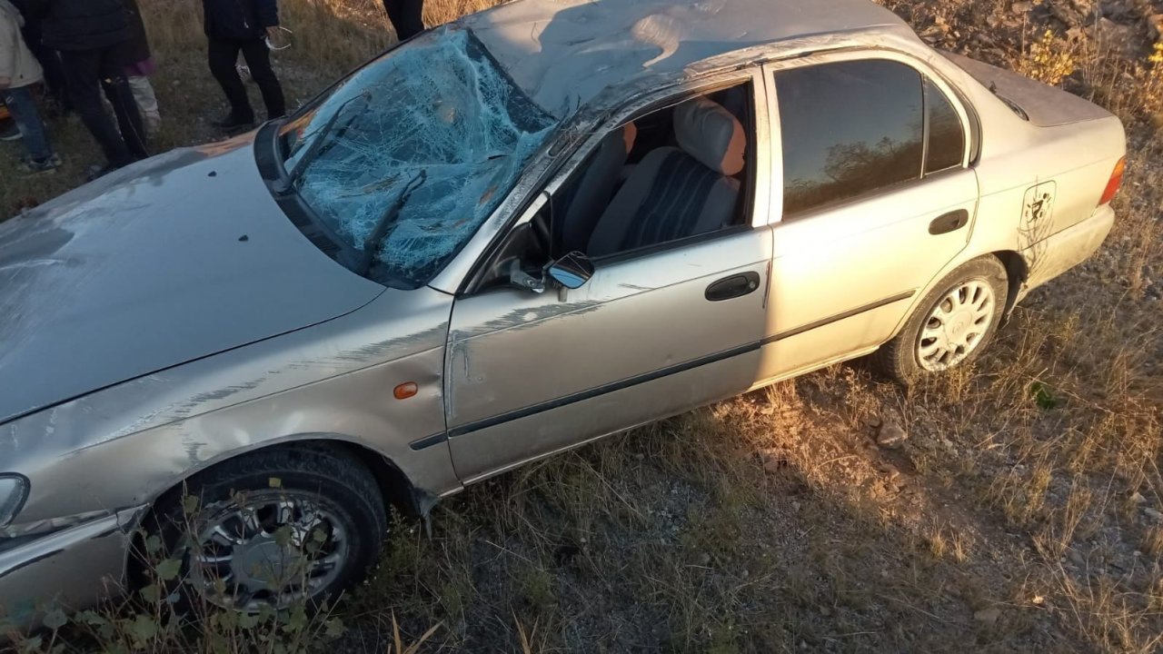 Takla atan otomobilde 4’ü aynı aileden 5 kişi yaralandı