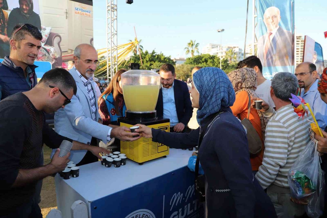 Akdeniz Belediyesi, festival konuklarının ilgi odağı oldu