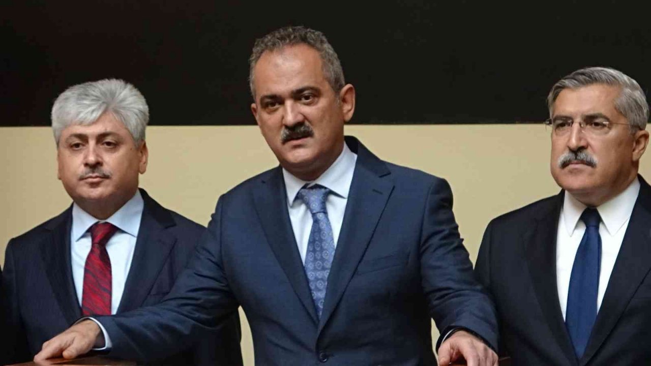 Bakan Özer: "Türkiye, bu coğrafyada yaşamanın bedelini geçmişte ödemiştir, bugün de ödemektedir, yarın da ödeyecektir"