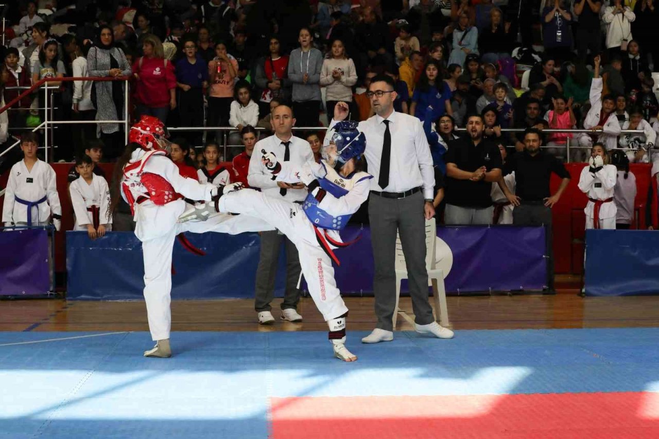 Bayraklılı sporculardan 3 madalya daha