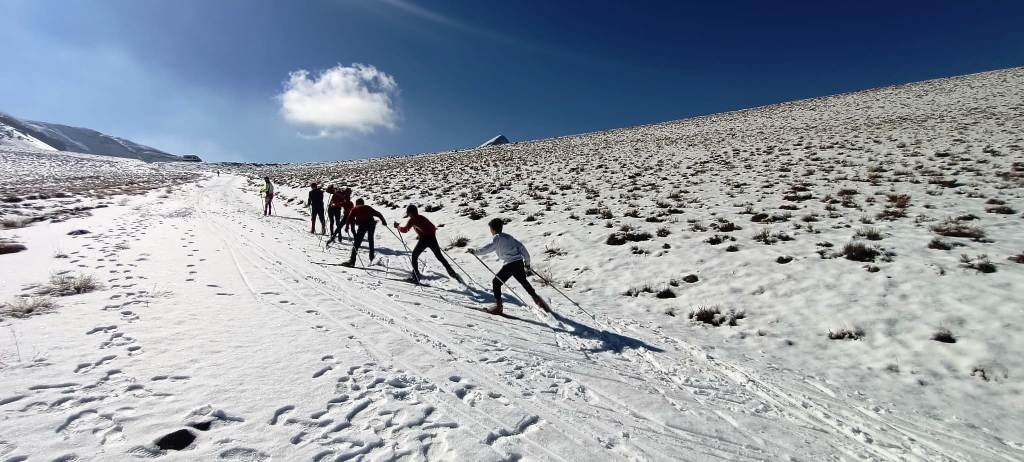 Bitlisli kayakçılar mevsimin ilk karında antrenman yaptı
