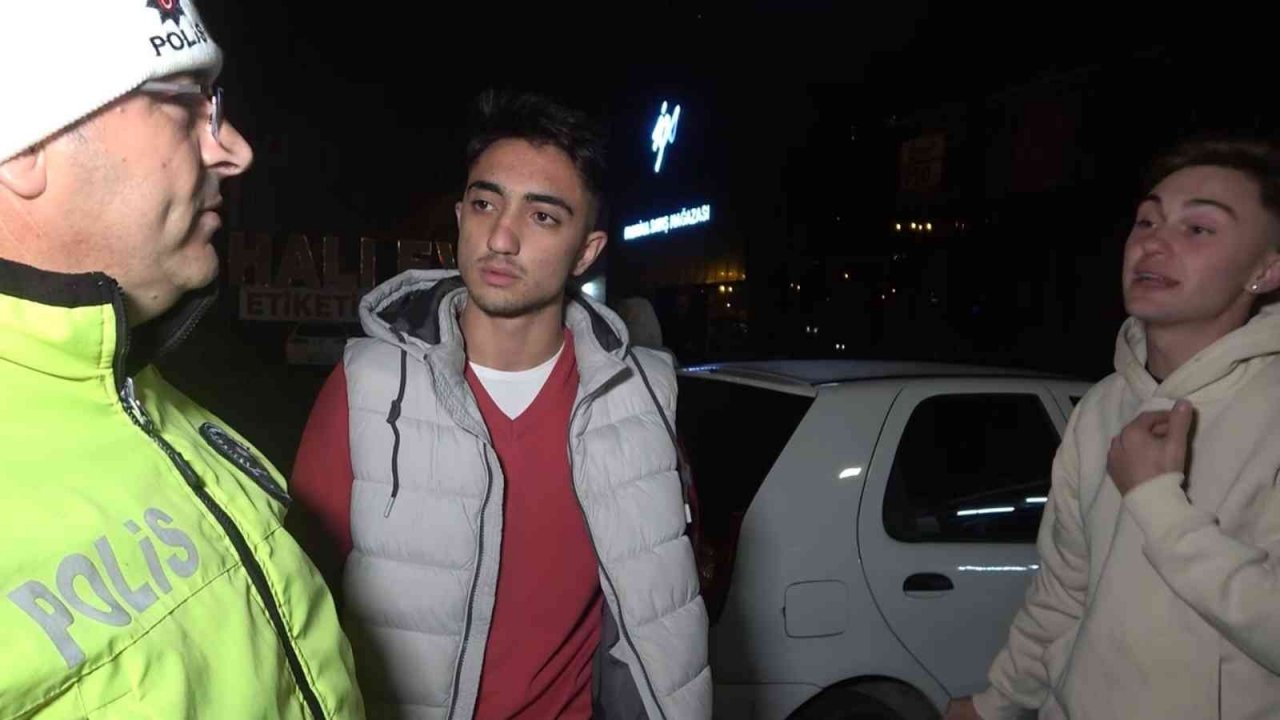 17 yaşında alkollü sürücü ve arkadaşı dakikalarca polise dil döktü: