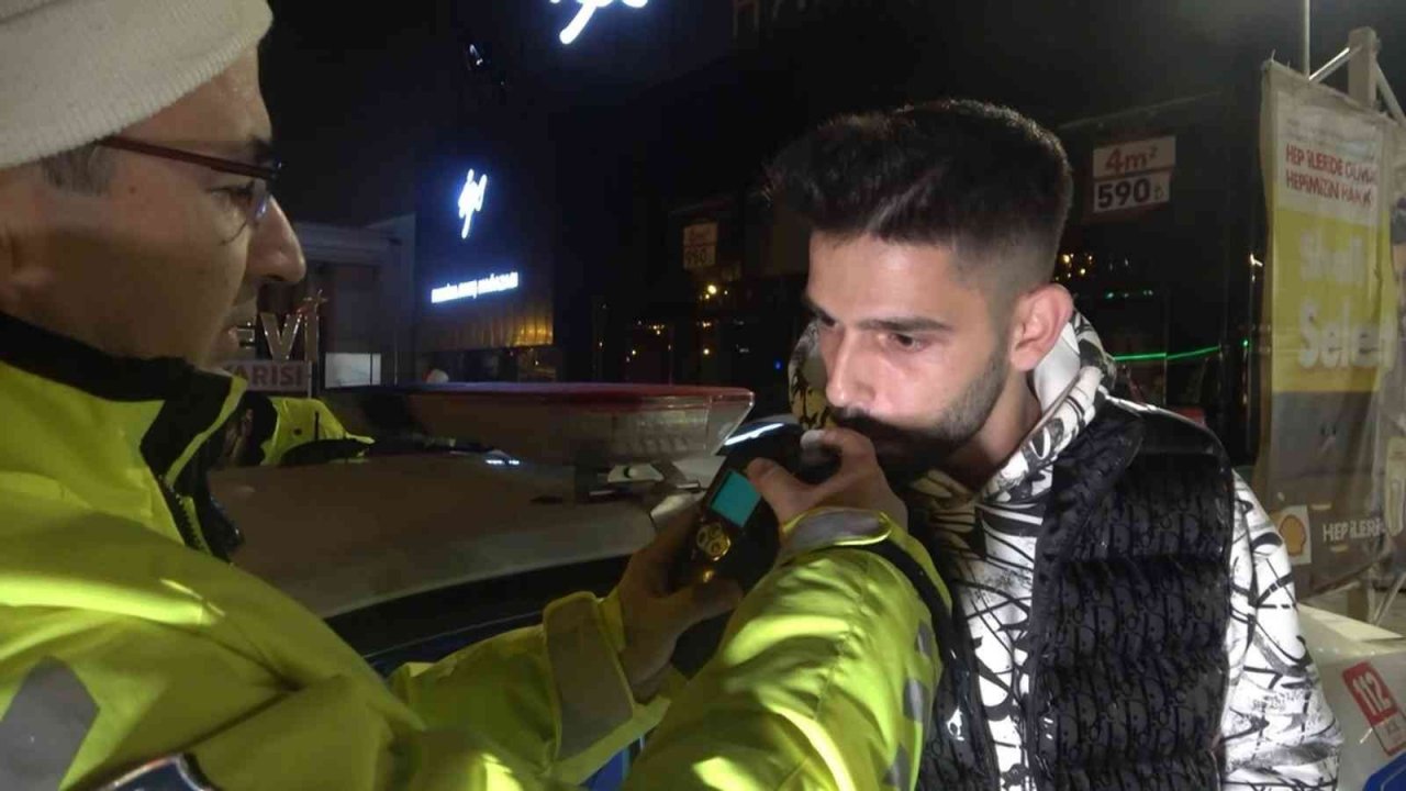 17 yaşında alkollü sürücü ve arkadaşı dakikalarca polise dil döktü: