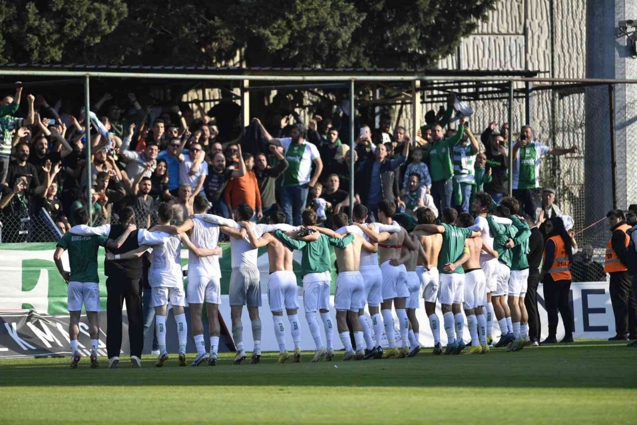Bursaspor’da ilk deplasman galibiyetinin mutluluğu yaşanıyor