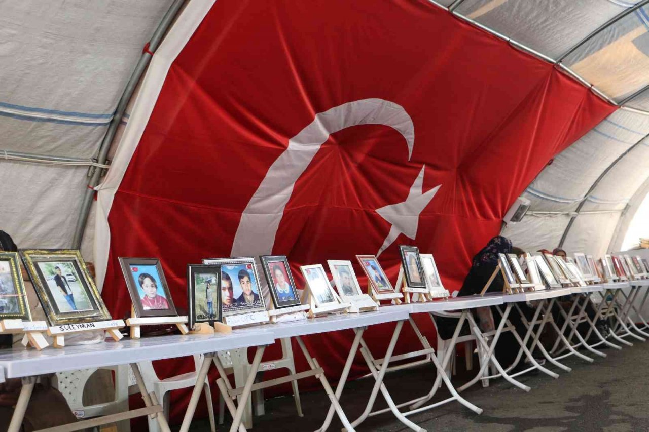 Evlat nöbetindeki anne: “Oğlumun peşini bırakmayacağım”