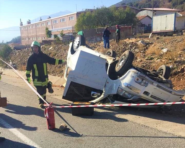 Kontrolden çıkan minibüs takla atıp şarampolde ters yattı: 5 yaralı