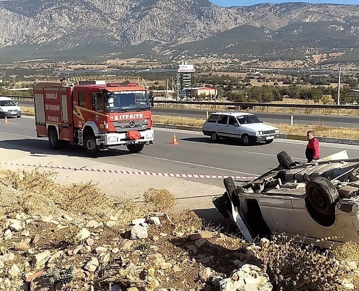 Kontrolden çıkan minibüs takla atıp şarampolde ters yattı: 5 yaralı