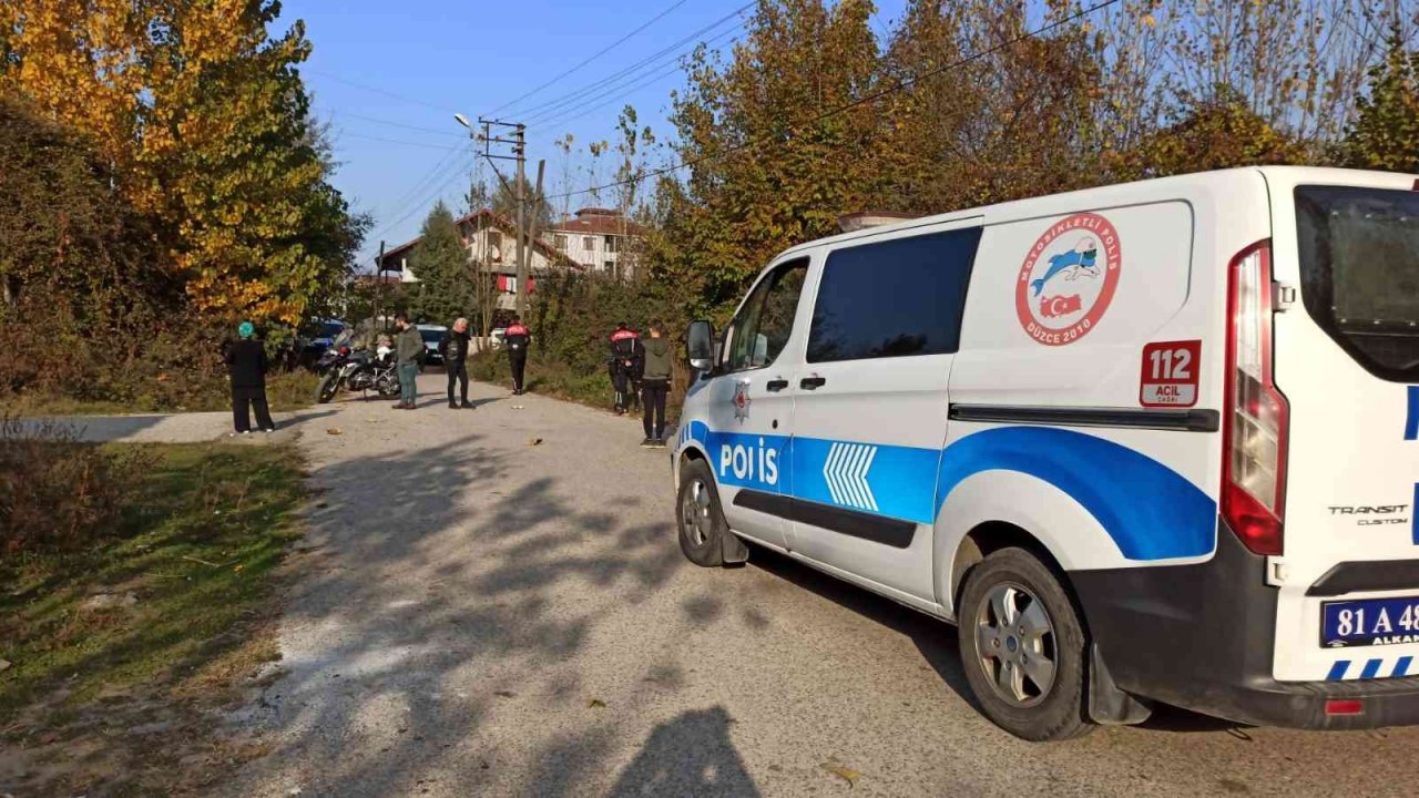 Yolda yürürken ayağından vuruldu