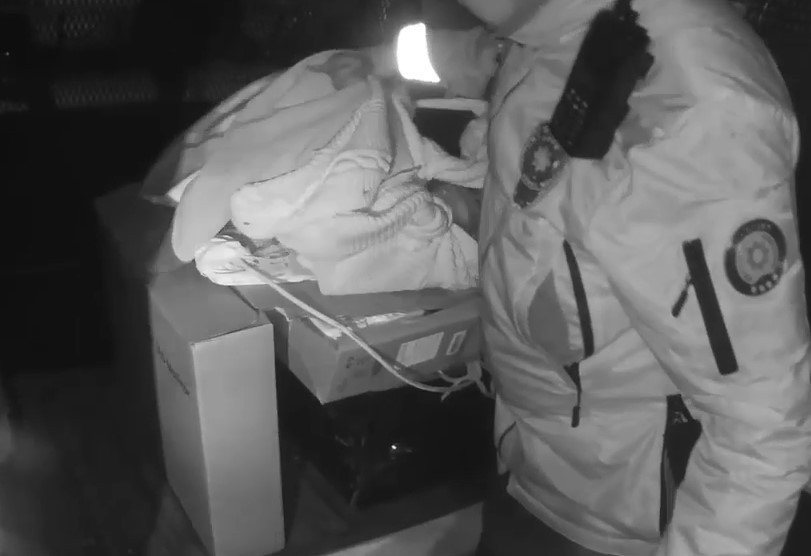 İş yerinden hırsızlık yapan şahıs suçüstü yakalandı