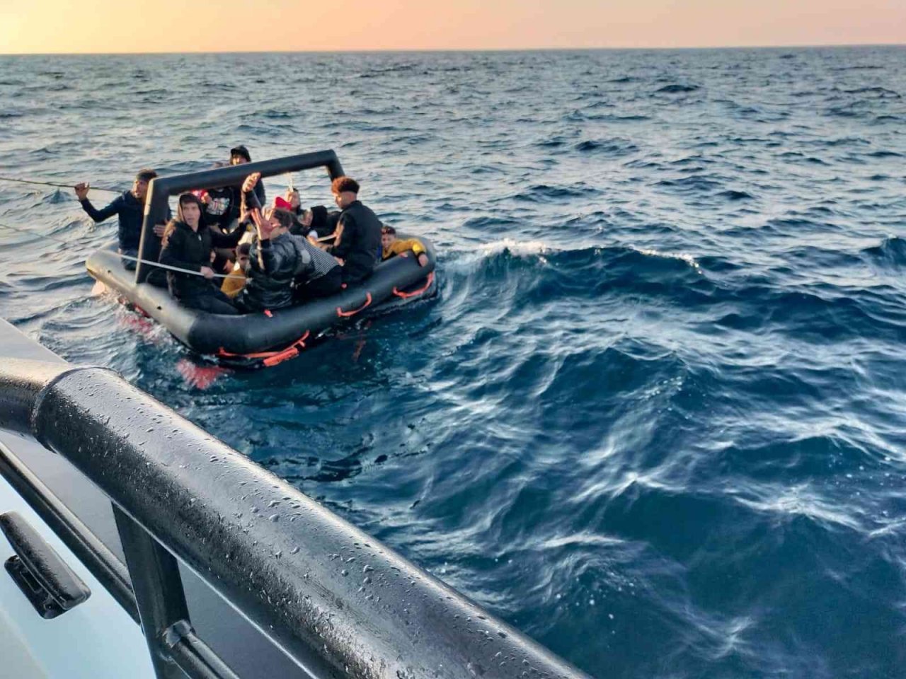 Ege’de 185 göçmen kurtarıldı