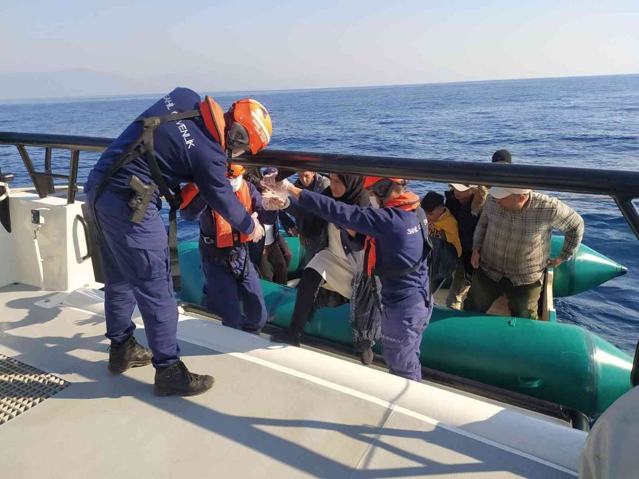 Ege’de 185 göçmen kurtarıldı