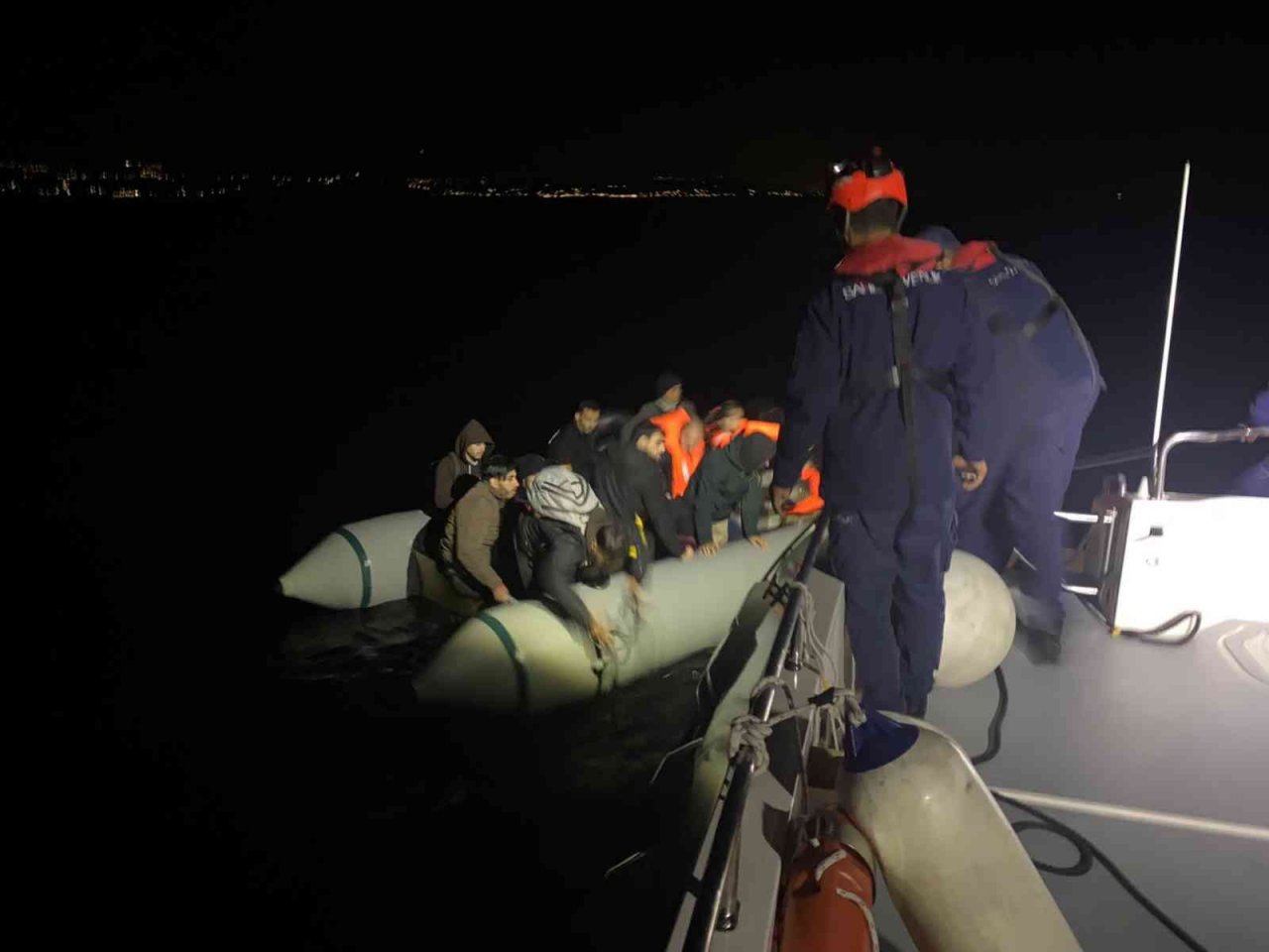 Ege’de 185 göçmen kurtarıldı