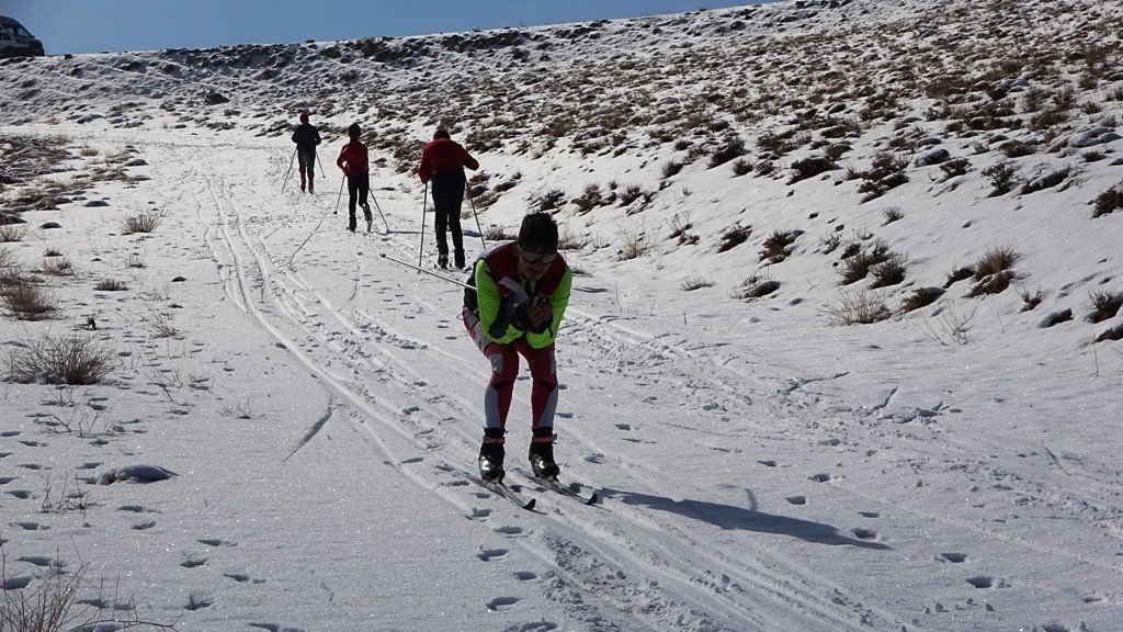 Bitlisli kayakçılar mevsimin ilk karında antrenman yaptı