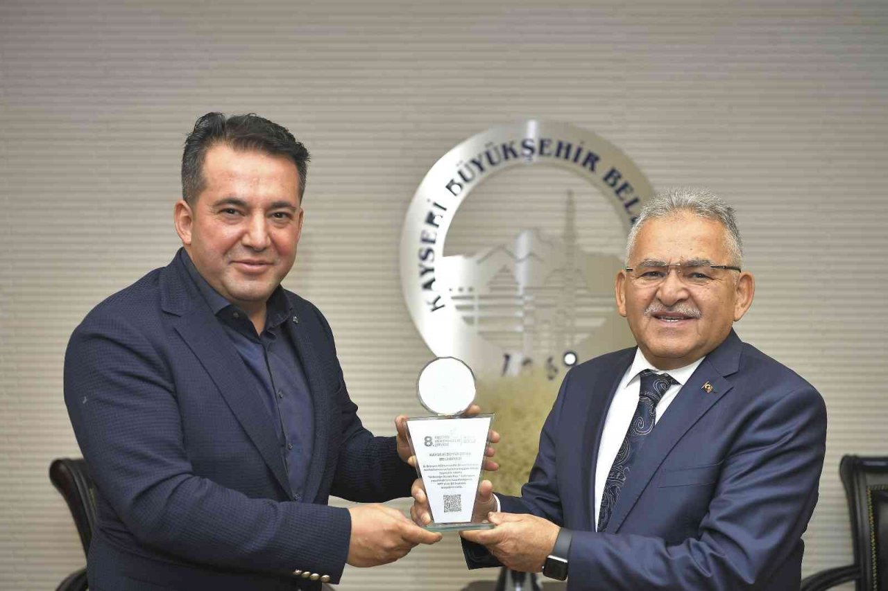 KalDer’den Başkan Büyükkılıç’a teşekkür plaketi