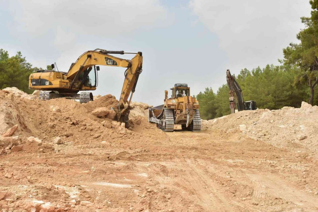 Duacı, Korkuteli ve Çankaya’yı birbirine bağlayacak yol çalışmaları sürüyor