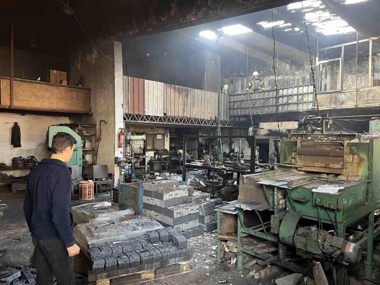 Manisa’da küçük sanayi sitesinde yangın: 1 yaralı