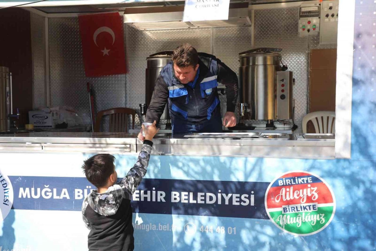 Muğla Büyükşehir’in çorba ikramı devam ediyor