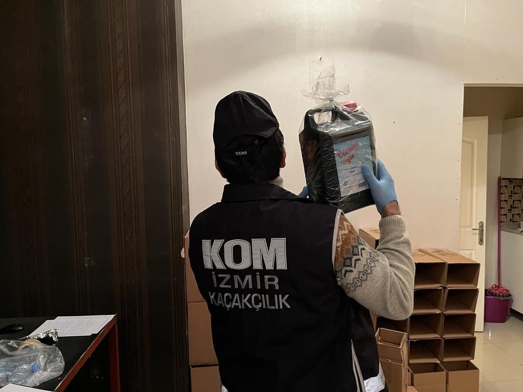 İzmir polisinden sahte etil alkol kaçakçılarına operasyon
