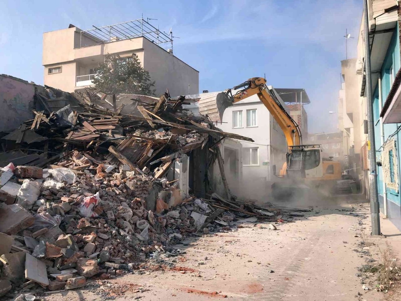 Metruk binalar huzur ortamı için yıkılıyor