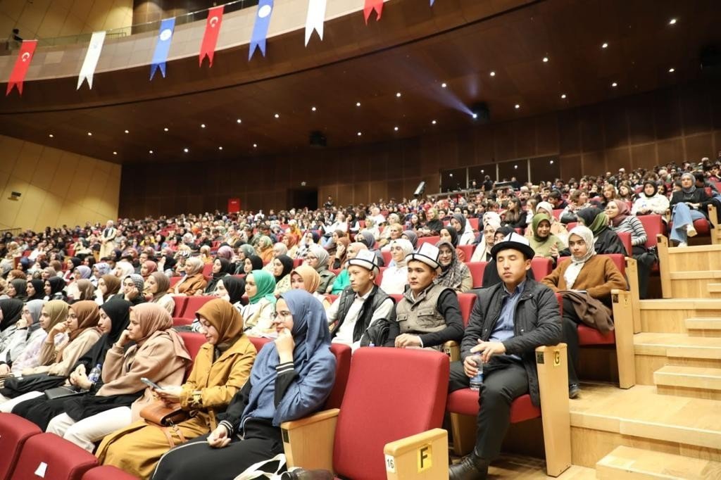 PAÜ’de ’Gençlik ve İnanç Eğilimleri’ ele alındı