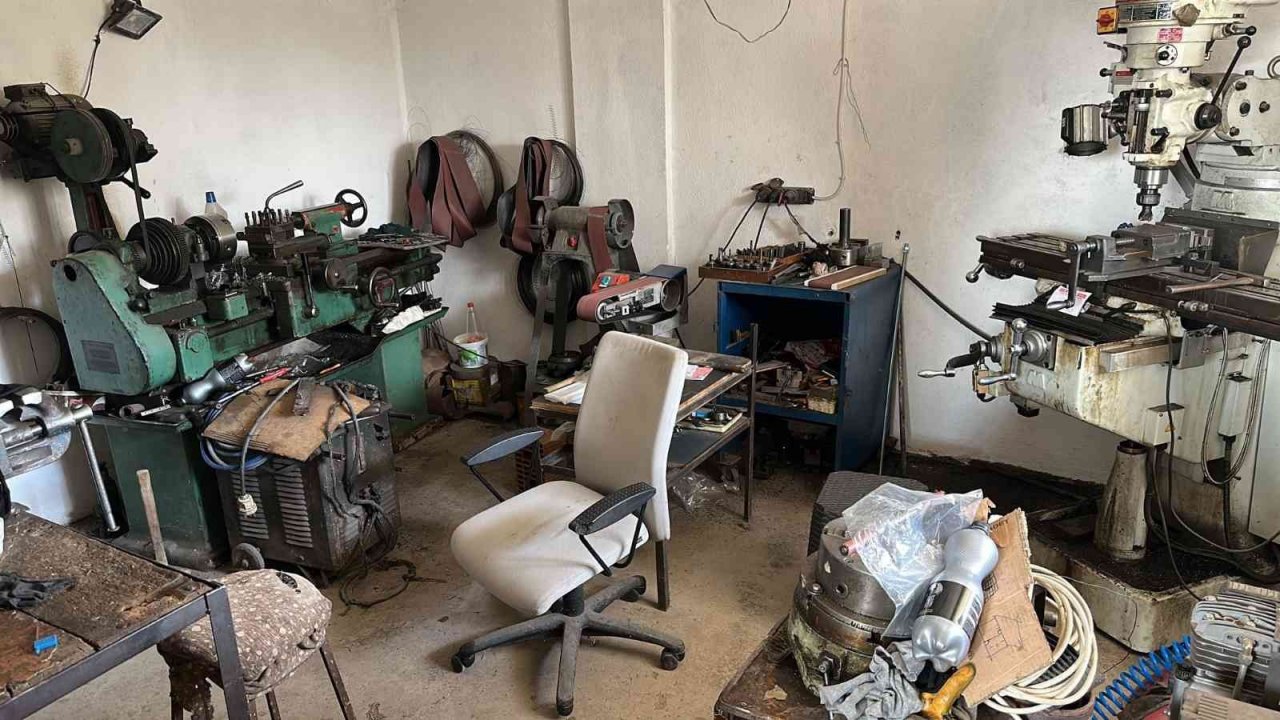 Aralarında eski yüzbaşının bulunduğu kaçak silah çetesine operasyon: 14 gözaltı