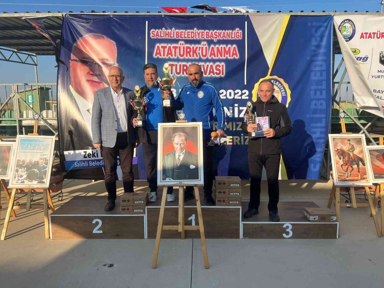 Salihli’de Atatürk’ü Anma Turnuvası’nda dereceye girenlere ödül
