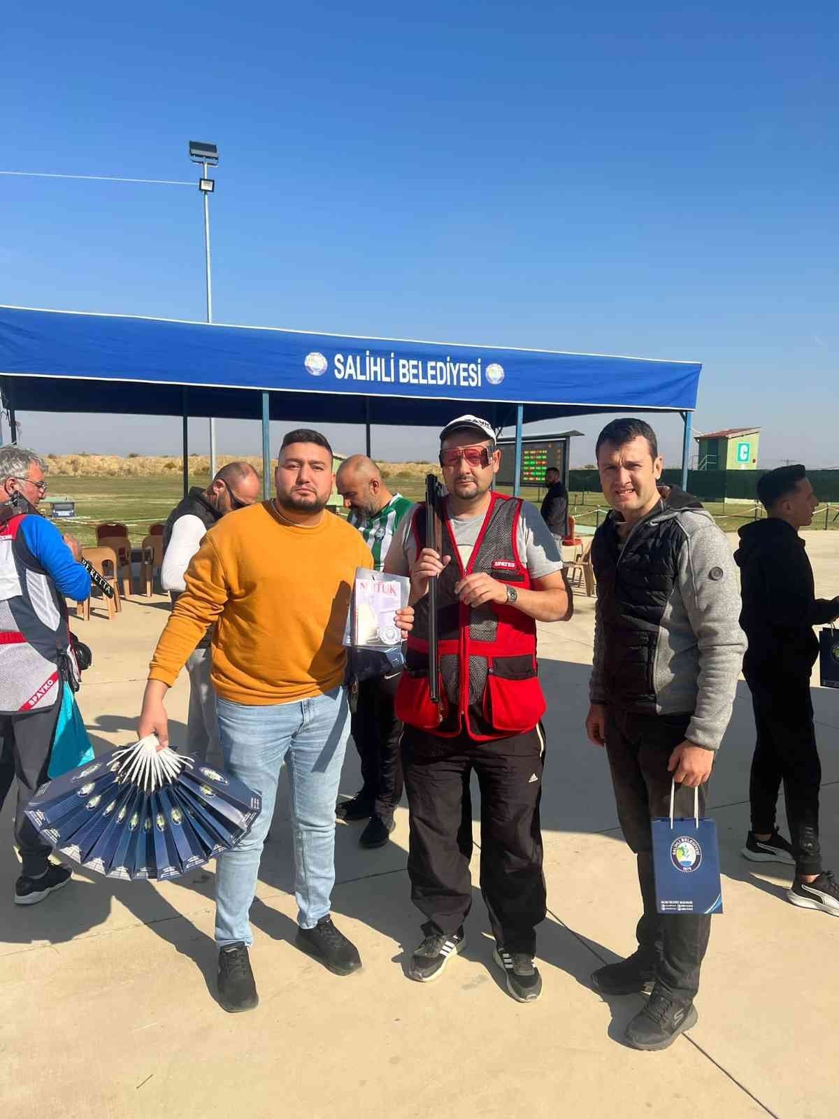 Salihli’de Atatürk’ü Anma Turnuvası’nda dereceye girenlere ödül