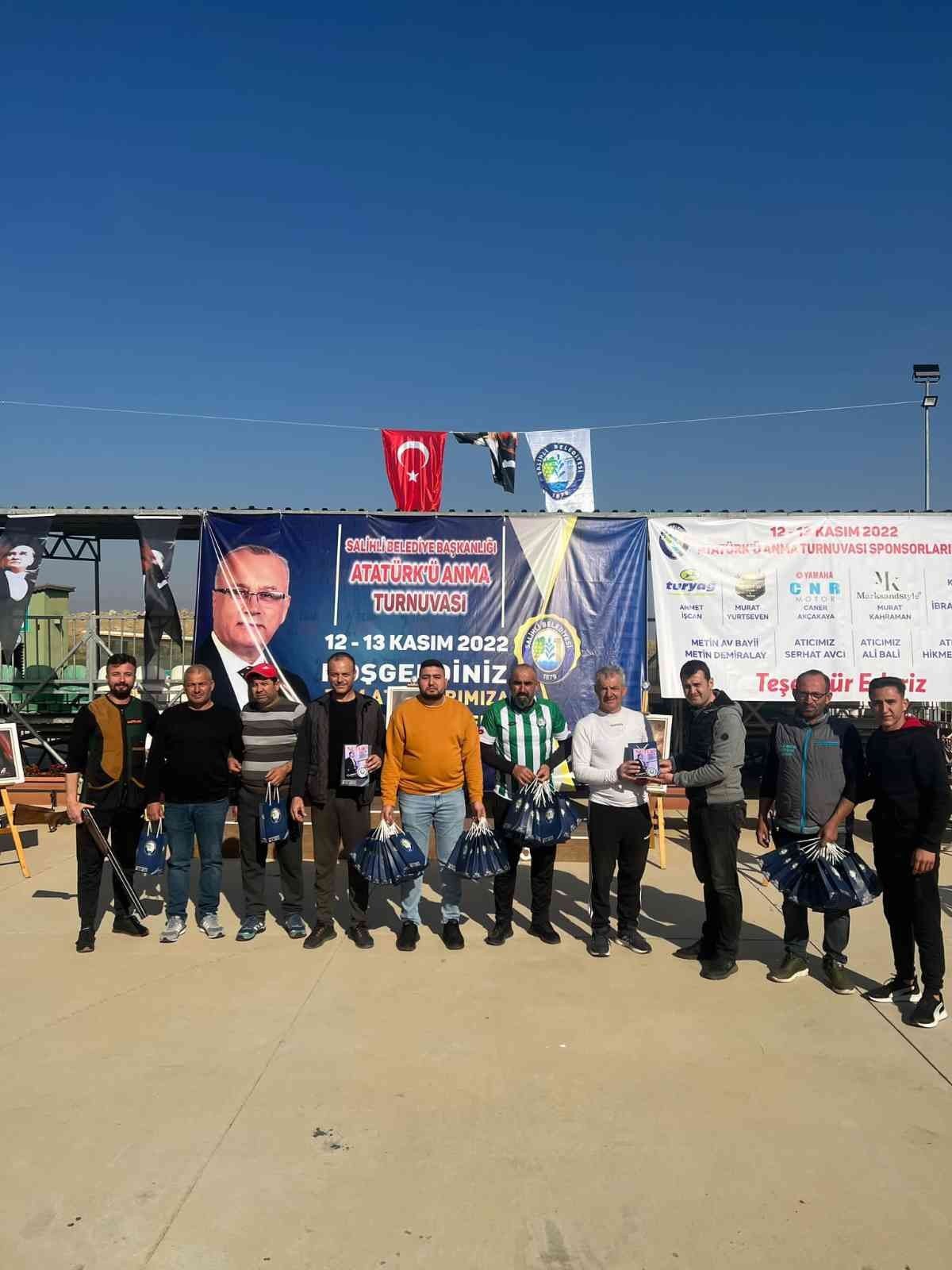 Salihli’de Atatürk’ü Anma Turnuvası’nda dereceye girenlere ödül