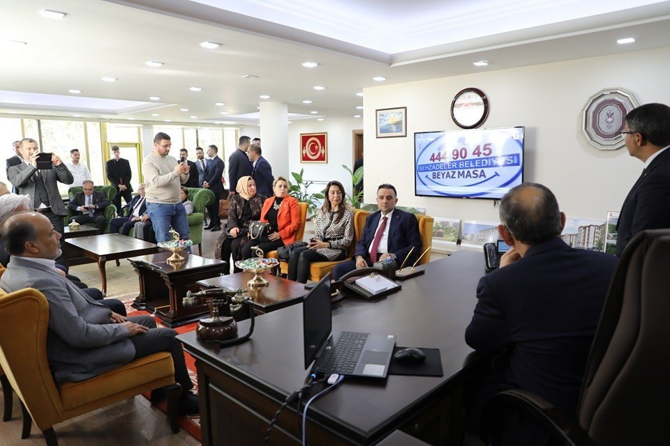 Özhaseki, Başkan Çelik’in hizmetlerinden övgüyle söz etti