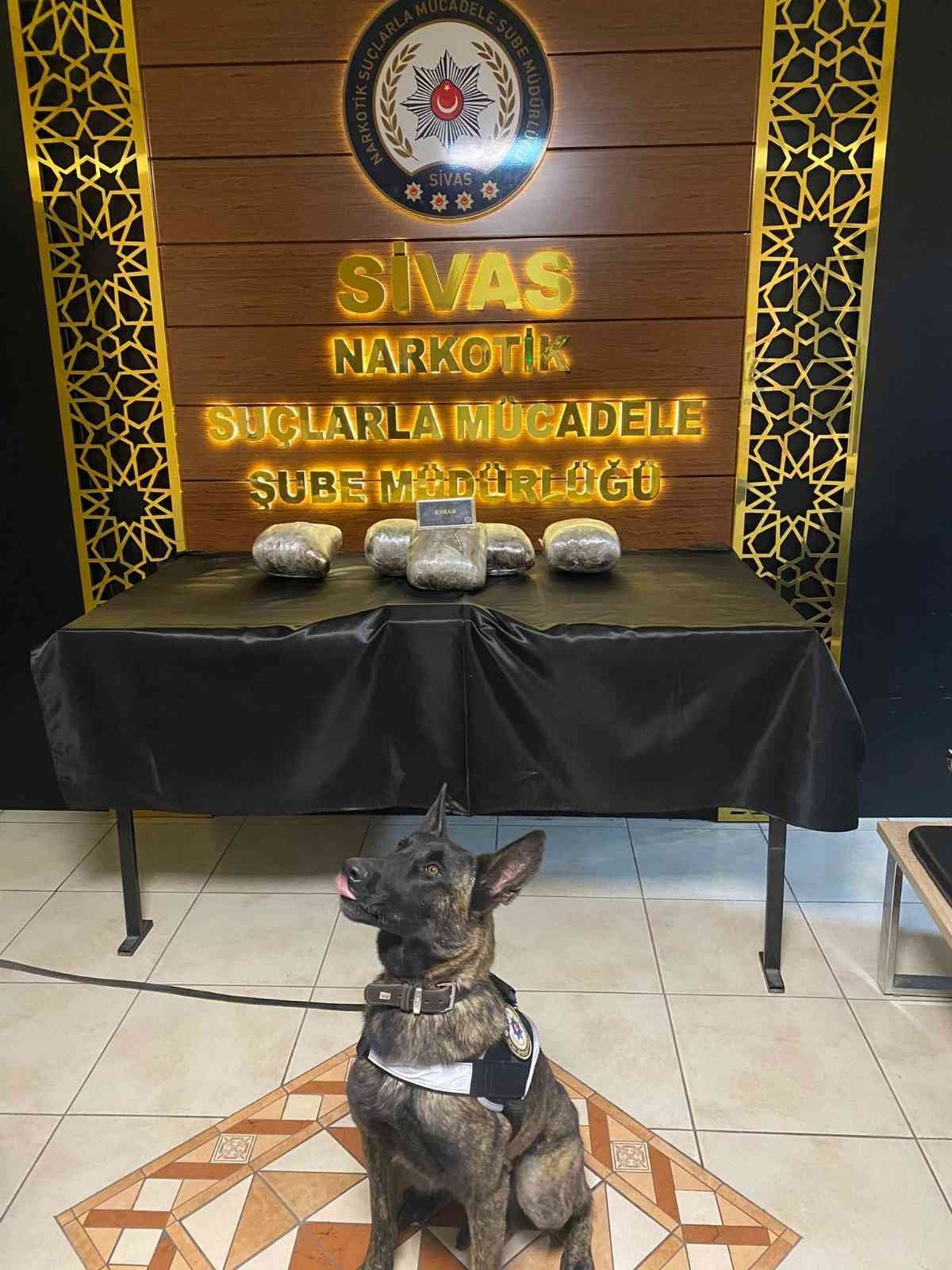 Sivas’ta 5 kilo 600 gram uyuşturucu ele geçirildi, 2 kişi tutuklandı