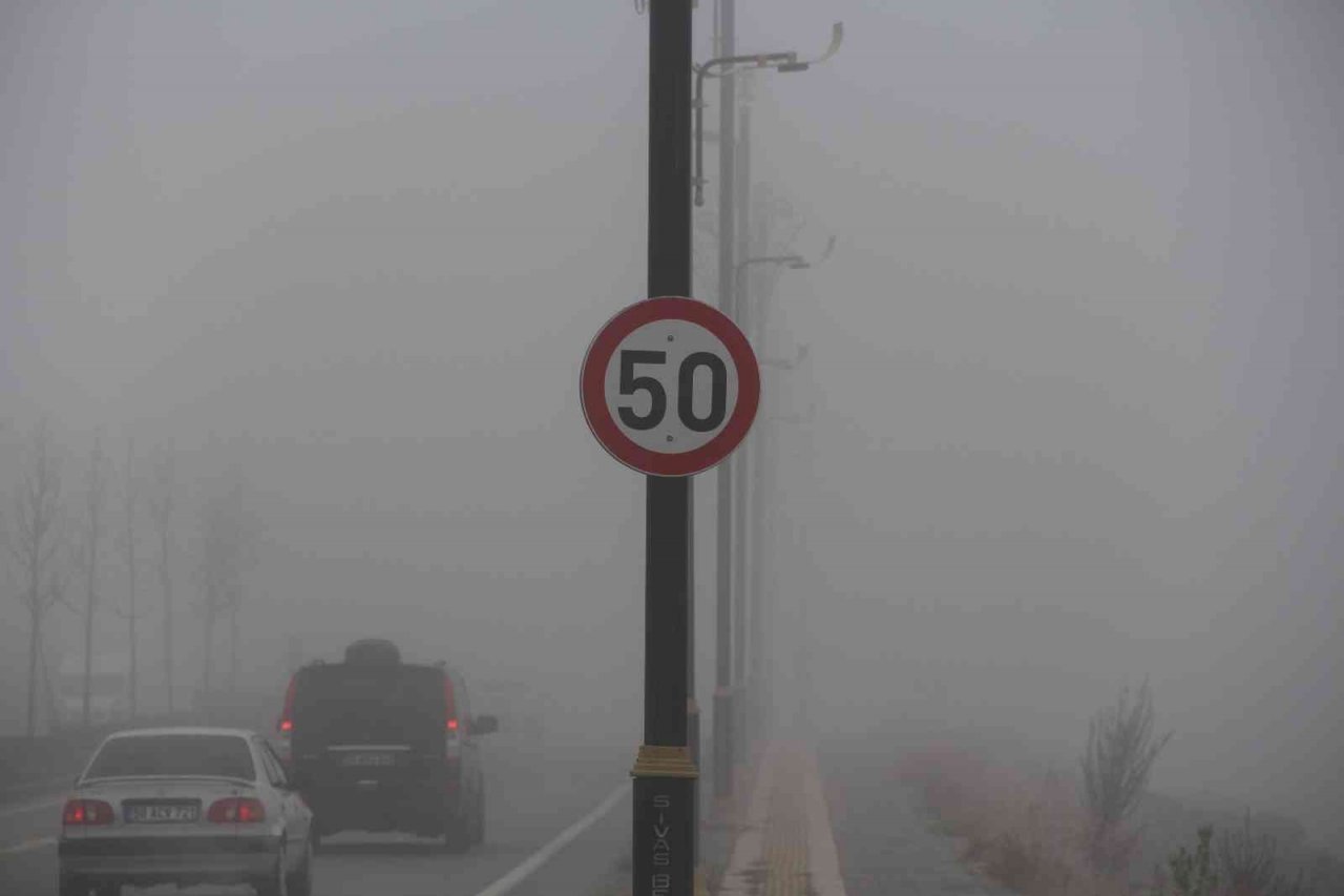 Sis etkili oldu, göz gözü görmedi