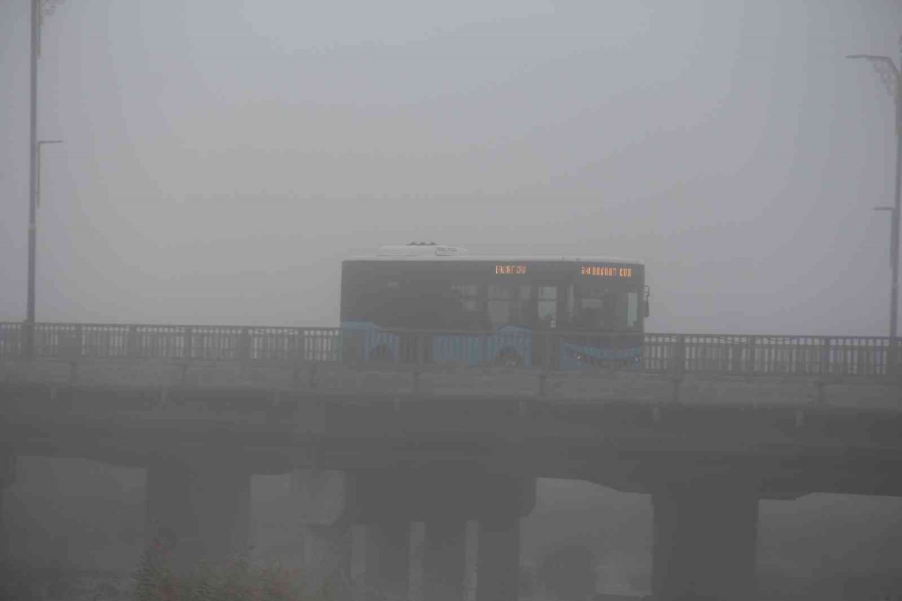 Sis etkili oldu, göz gözü görmedi