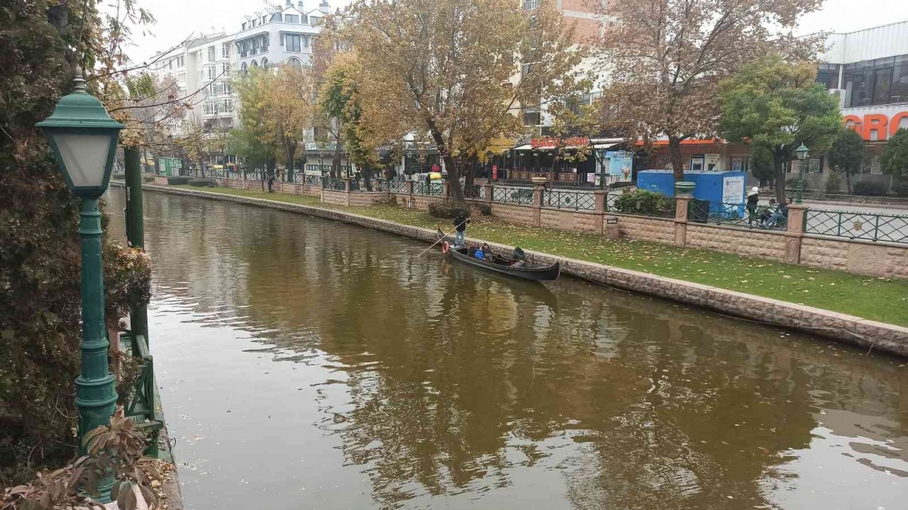 Soğuğa rağmen gondol keyfi devam ediyor