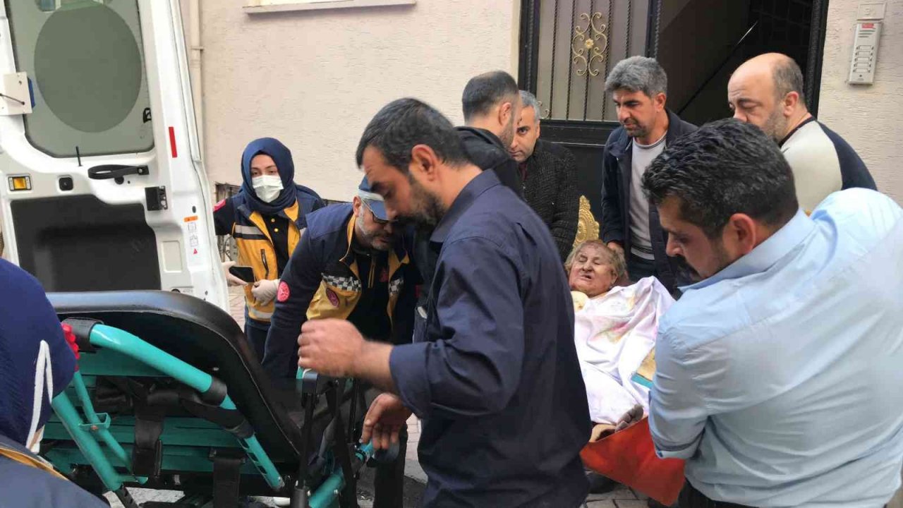 Evinin bodrumunda kendini ateşe veren kadını komşuları söndürdü