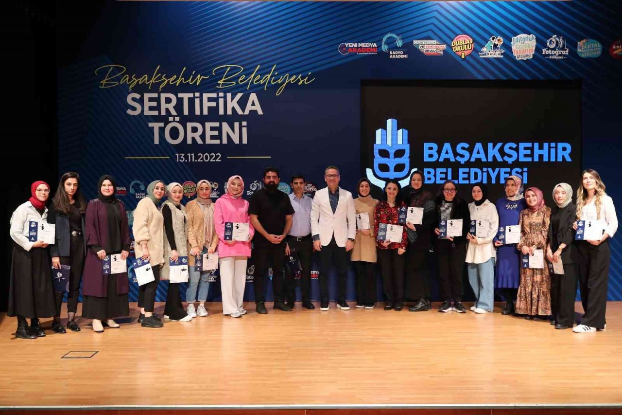 Başakşehir Yeni Medya Akademi’de mezuniyet heyecanı