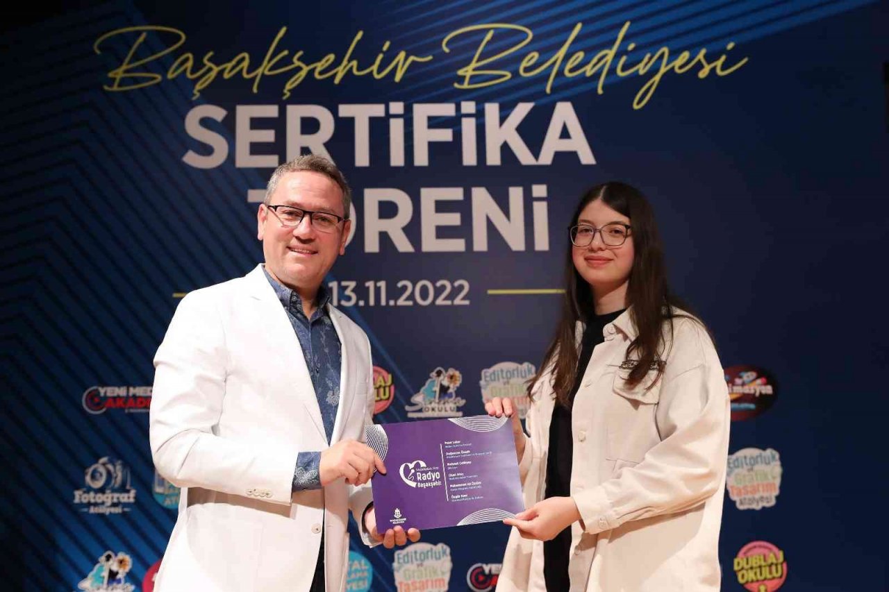 Başakşehir Yeni Medya Akademi’de mezuniyet heyecanı