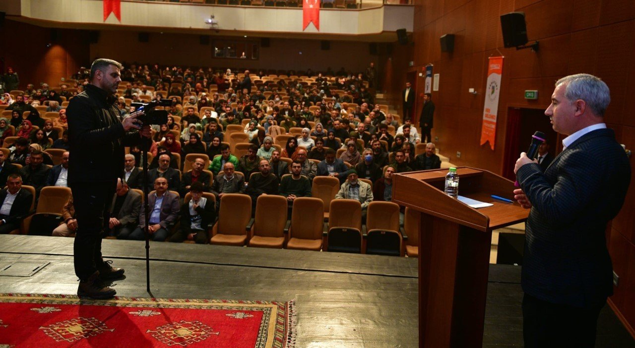 Yeşilyurt’ta ‘namazla diriliş’ konferansına ilgi