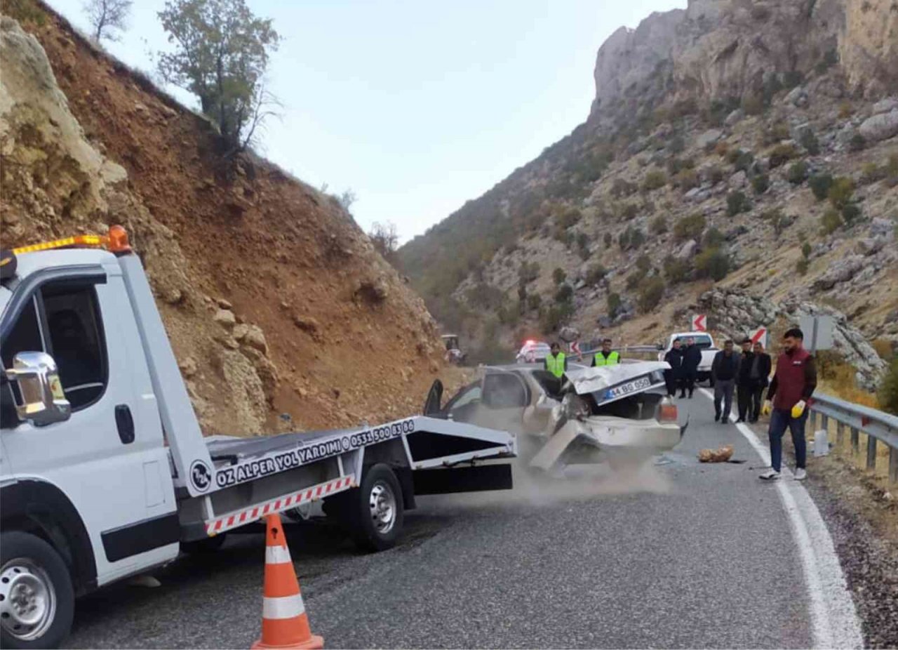 Adıyaman’da takla atan otomobildeki 2 kişi yaralandı