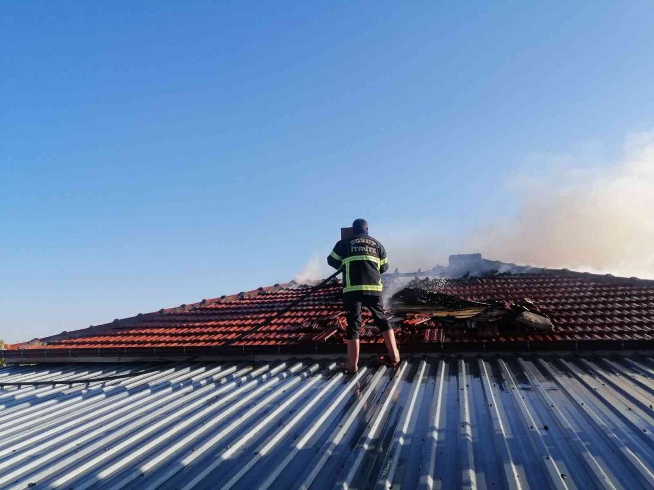 Köy evinde çıkan yangın paniğe neden oldu