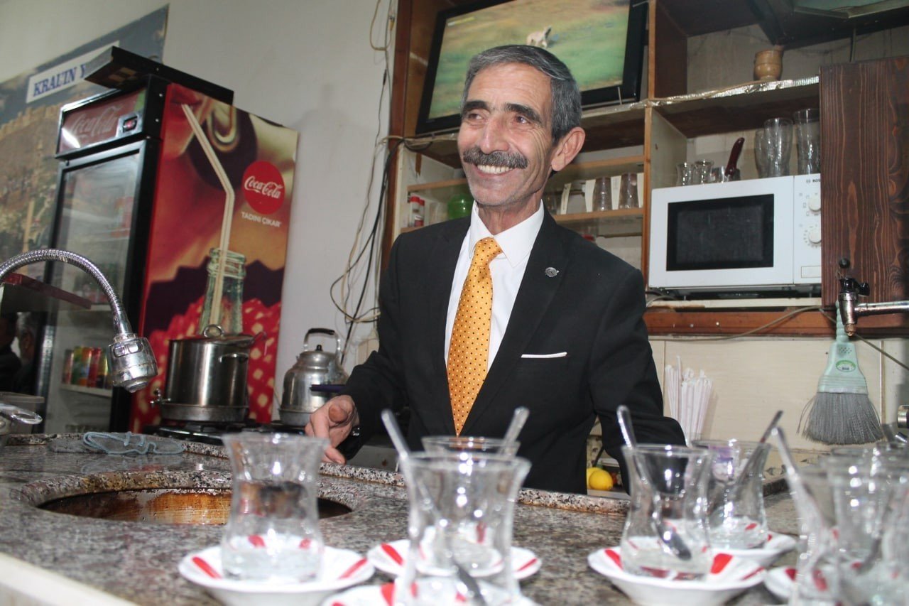Bayburt’taki bu çayevinde asla siyaset konuşulmuyor konuşanı ise sahibi kovuyor
