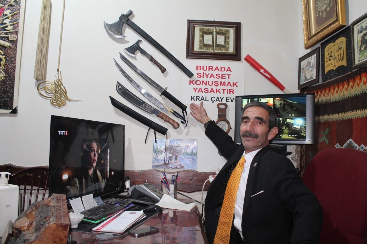 Bayburt’taki bu çayevinde asla siyaset konuşulmuyor konuşanı ise sahibi kovuyor