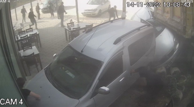 Bursa’da freni boşalan hafriyat kamyonu dehşet saçtı, o anlar kameralarda