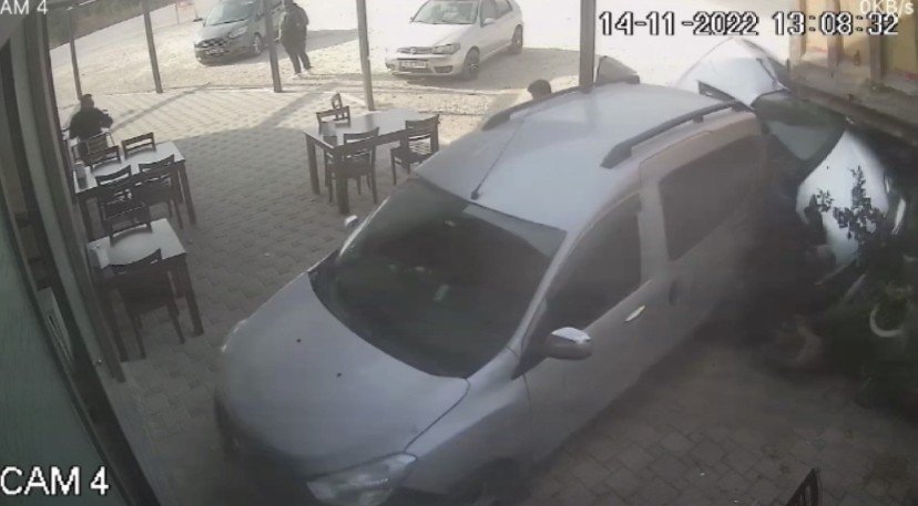 Bursa’da freni boşalan hafriyat kamyonu dehşet saçtı, o anlar kameralarda