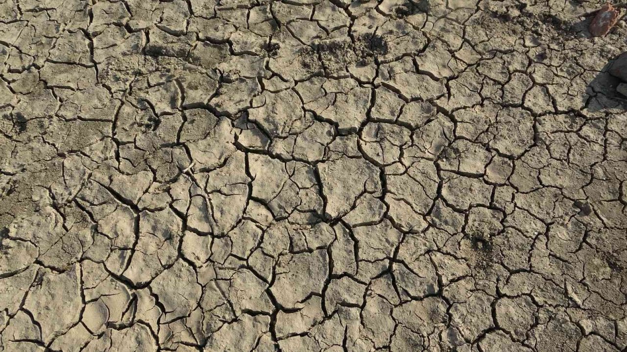 Bursa’da kuraklık alarmı....Tamamen kurudu, havadan böyle görüntülendi