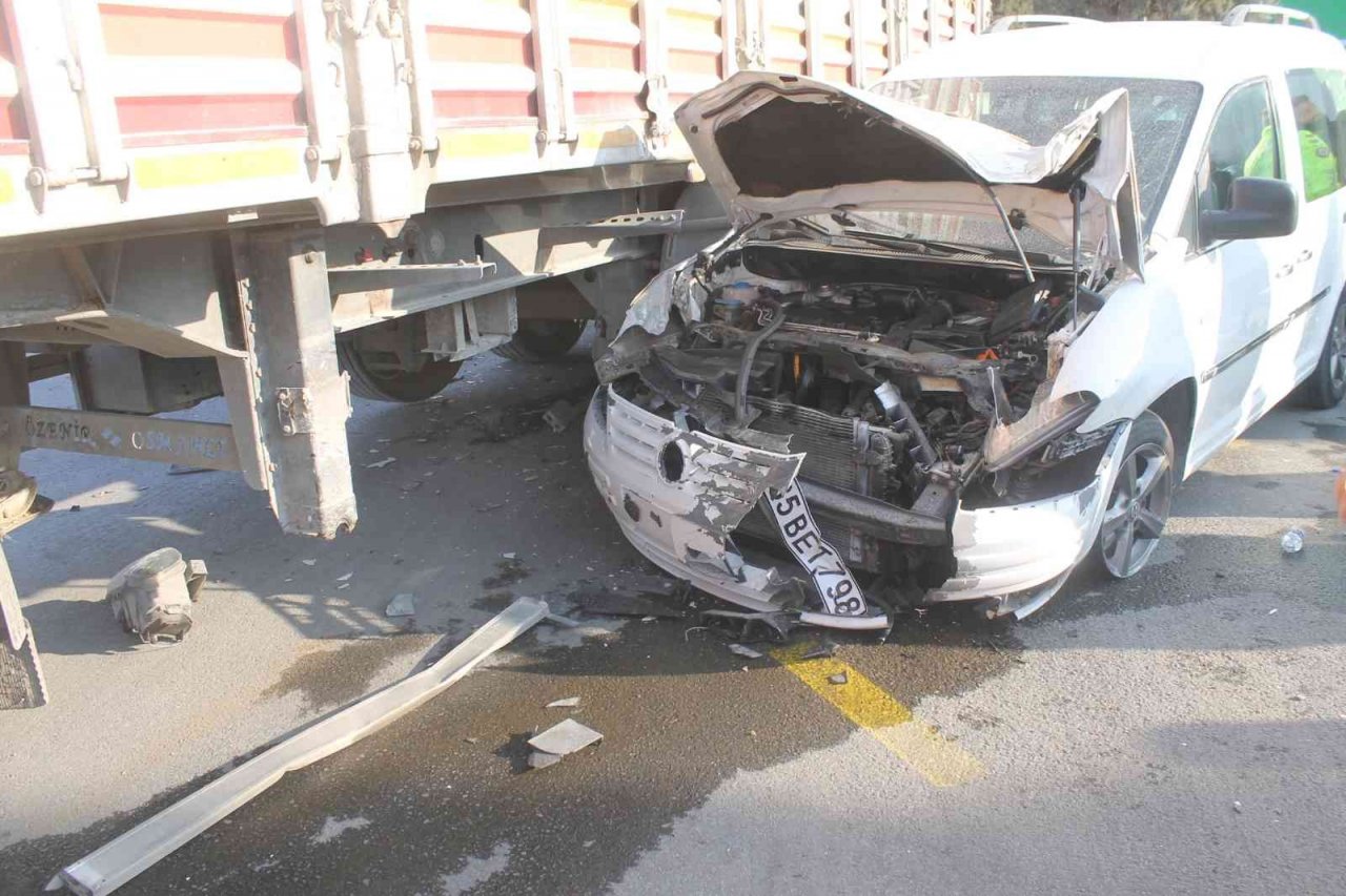 Manisa yolunda kaza: 3 yaralı