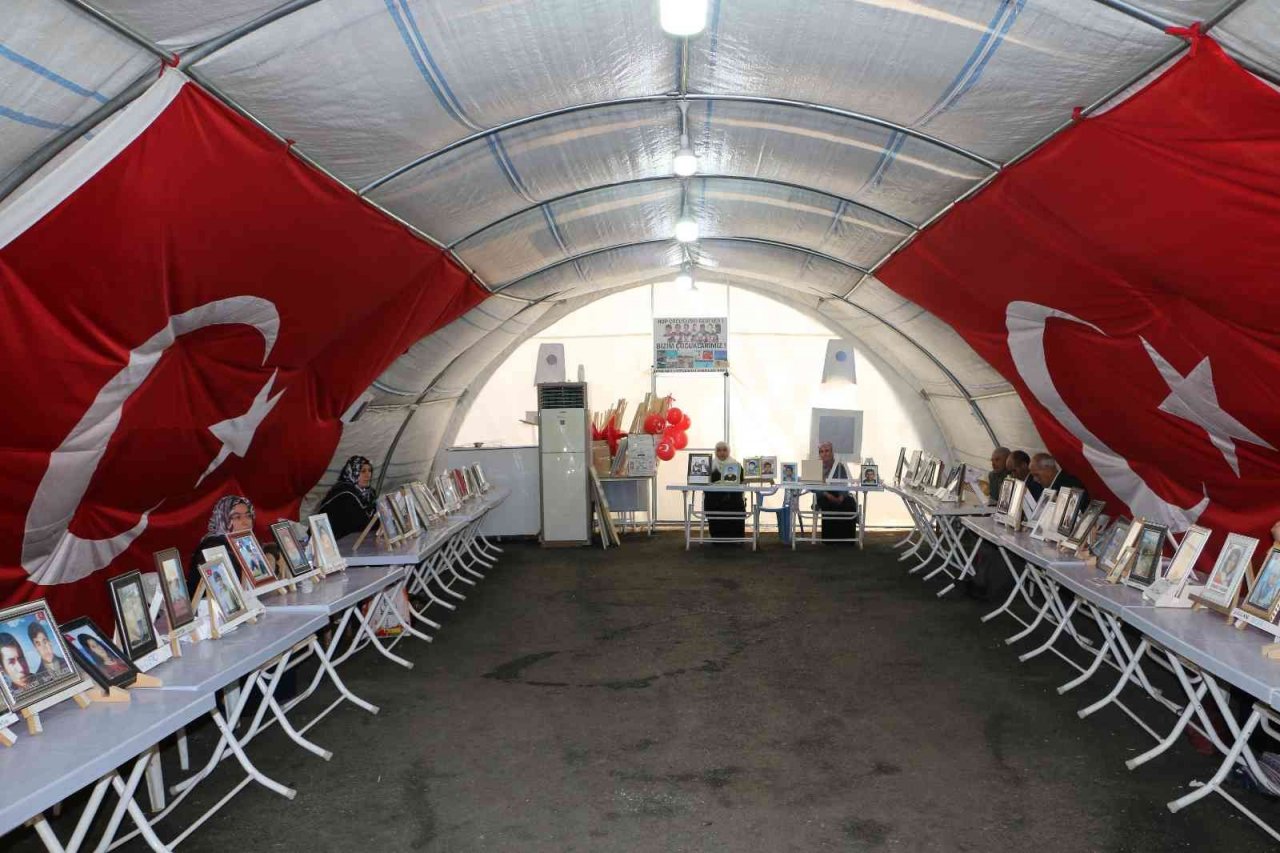 Diyarbakır’da ailelerin evlat nöbeti bin 170’inci gününde devam ediyor